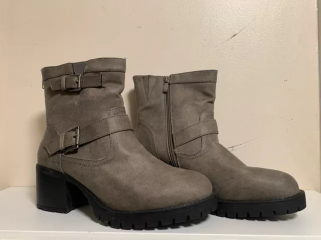 NEW Torrid Grey DOUBLE BUCKLE LUG MOTO BOOTS Mid Calf Zip Up Womens Sz 9.5 w BOX