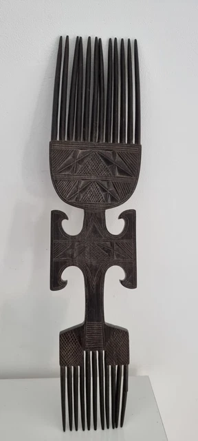 Statuette ancienne africaine en bois hauteur 12 cm x 5 cm, signé | Puces Privées