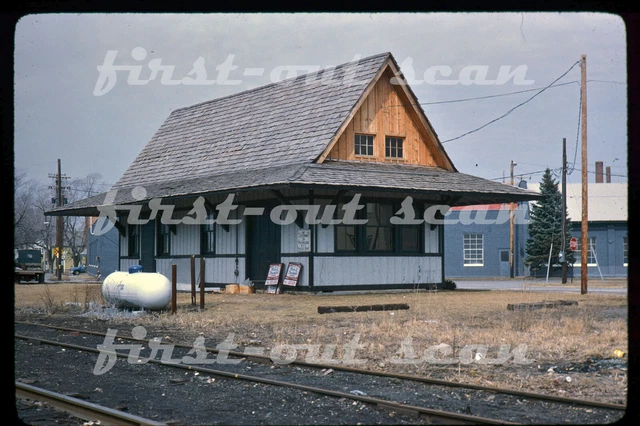 F Original Slide - New York Central NYC PC CR Station Depot Fremont OH 1980