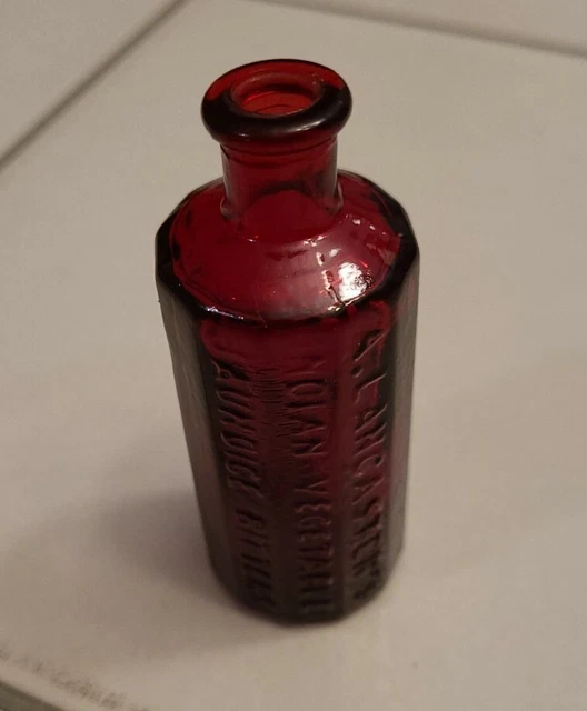 VINTAGE RED 3& Indian Vegetable Jaundice Bitters Glass Bottle Richmond