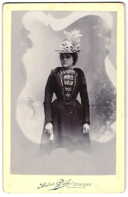 Fotografie Atelier Düll, München, Blüthenstr. 21, Portrait Frau im Korsett Klei