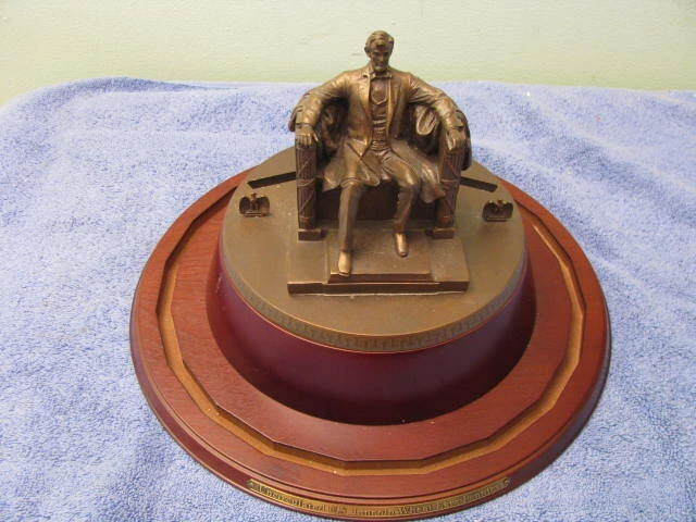 Danbury Mint Lincoln WHEAT EARS Pennies Crystal Rotating Statue Stand