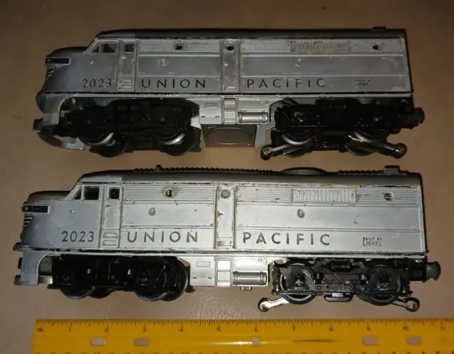 Lionel No. 2023 Twin Diesel Locomotive - Silver & Gray 0 Union Pacific - 1951