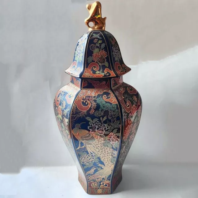 ASIAN STYLE VASE. MID 20th CENTURY. VINTAGE CRYSTAL & CERAMICS COLLECTION. VYC11