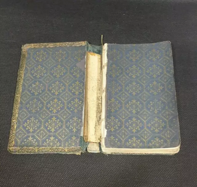 Livre ancien Missel Romain, petit format Couverture cuir vert / dorures 3