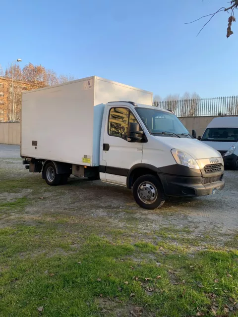 IVECO DAILY 35c CON CASSONE ISOTERMICO E SPONDA POSTERIORE CARICATRICE IVECO DAILY 35c CON CASSONE ISOTERMICO E SPONDA POSTERIORE CARICATRICE
