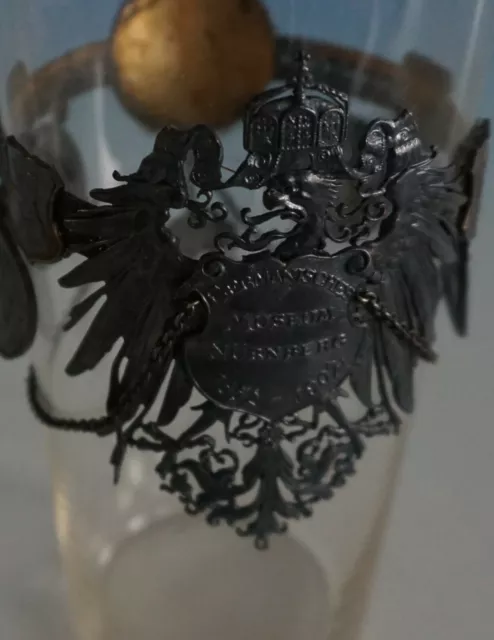 RS0422-009: Glas mit Metallmontur Reichsadler 50 Jahre Germanisches Museum 1902 3