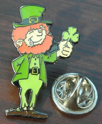 Irlandese Leprechaun Pin Distintivo Shamrock Spilla Eire Festa di San Patrizio