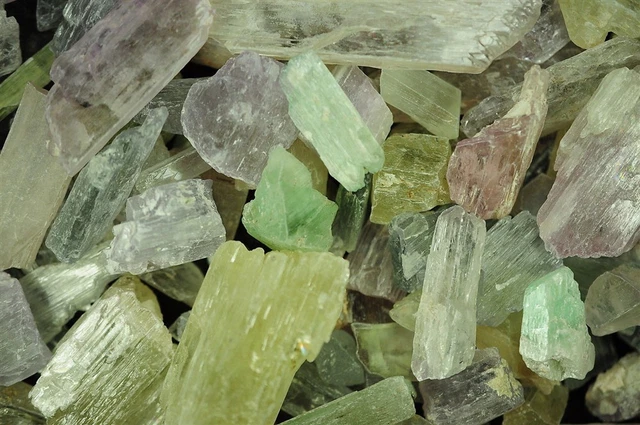 Kunzite and Hiddenite - Facet/Cab Mix - Beautiful Large Pieces - 125 Carat Lot