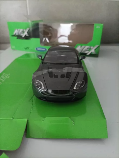 Aston Martin V12 Vantage 2010 Gris 1:24 Welly