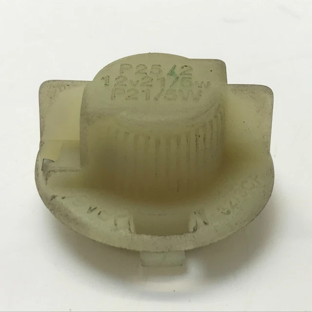 P25/2 REAR LIGHT bulb holder for Toyota Yaris 2001 2005 BRAKE & TAIL