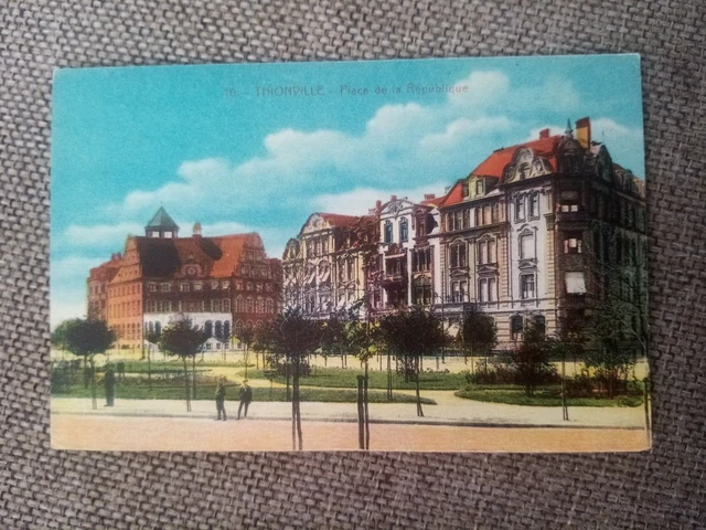 Cpa Thionville Place De La Republique