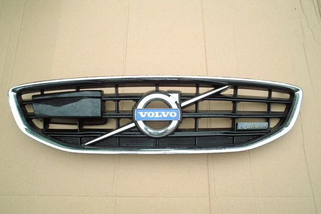 GENUINE VOLVO V40 Front Bumper Centre Grille Grill 31301892 31301893