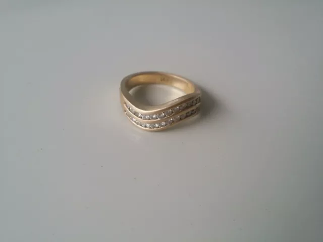 Beautiful!  Vintage 585 14K Yellow Gold & Diamond Matte Finish Ring - Size 5