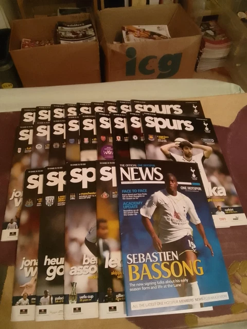 Lot De 24 Programmes De Football Tottenham Hotspurs - Années 70 à 2000 - Collection