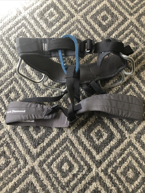 Black Diamond Men's Momentum Rock Climbing Harness  Anthracite Small