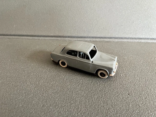 VOITURE LES MINIATURES de Norev - Renault 16 Blanche R16 - 1/43 Norev N