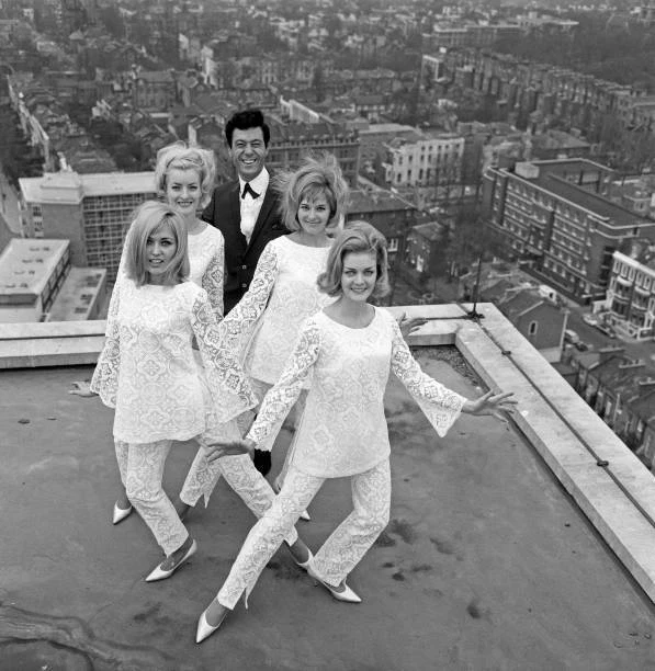 LIONEL BLAIR AND his four dancers 1964 Old Photo 1 EUR 6,65 - PicClick FR