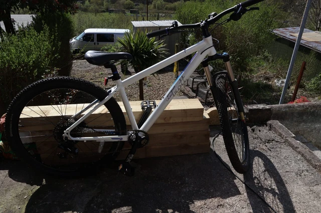 LAURA TROTT LADIES Mountain Bike Great Specs See Description 250.00 PicClick UK