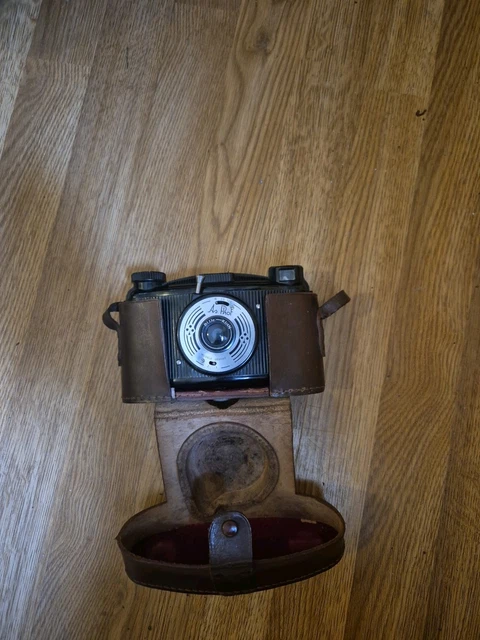 Projecteur de théâtre patt 23 strand electric poli avec son trépied de