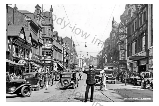 pt2644 - Traffic Policeman , Briggate , Leeds , Yorkshire - print 6x4