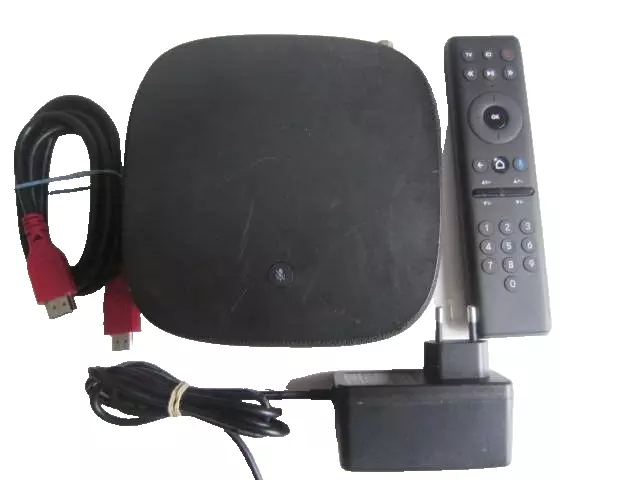 Décodeur TV TNT SFR BOX 8 STB8 ,  avec accessoires  et  Télécommande Vocale