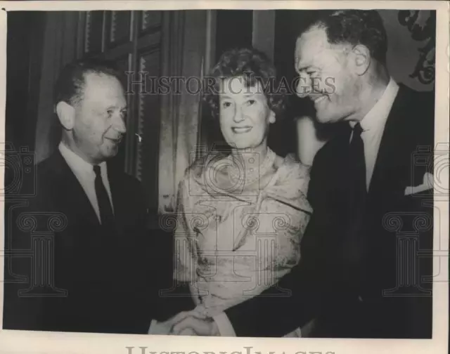 1964 Press Photo Emily Lodge, wife of Ambassador Henry Cabot Lodge with others