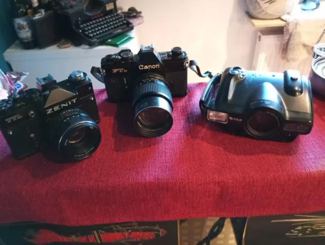 Analog 35mm Kamera Konvolut Canon, Zenit, Fuji (Gebraucht aber Funktionstüchtig)