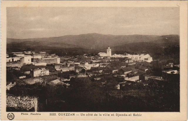 CPA AK MAROC OUEZZAN Un cote de la ville et djemaa-el-Kebir (10860)