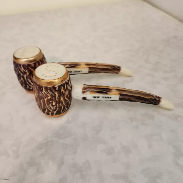 Vintage Salt Pepper Shakers Souvenir pipe. New Jersey Faux Carved Corn cob (K)