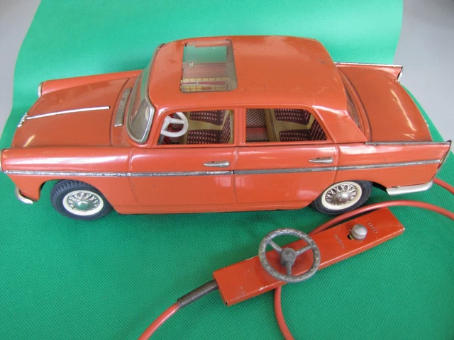 JOUSTRA - VOITURE Peugeot 404 Filoguidée - Jouet Ancien en Tôle - Fonctionne EUR 75,00 - FR