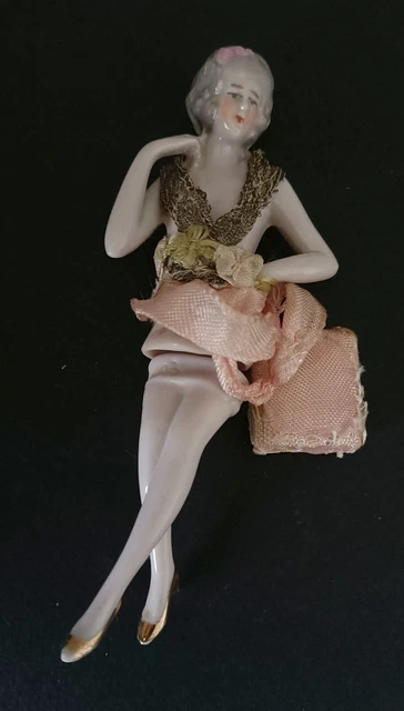 Jolie Poupée En Porcelaine - Tenue Traditionnelle D'hiver Russe - Vintage