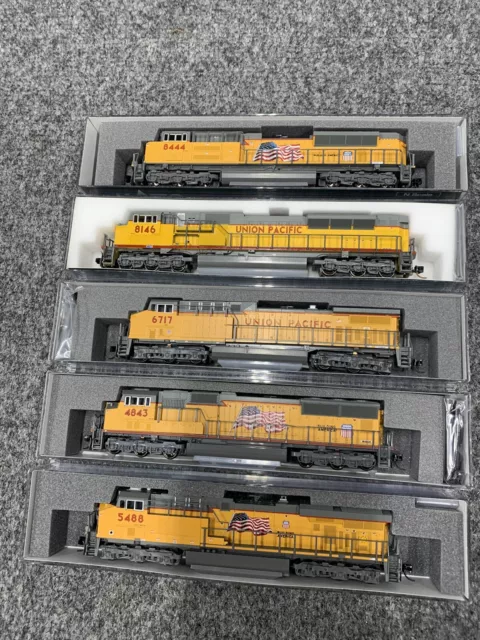 kato n scale locomotive. 5 Pieces. All Union Pacific, All With DCC