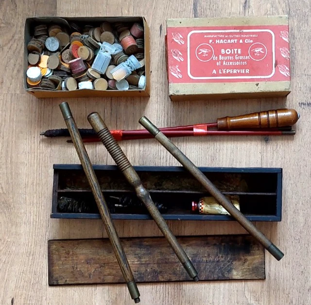 Ancienne Boîte Avec Nécessaire D'entretien Pour Fusil – Générique – Occasion