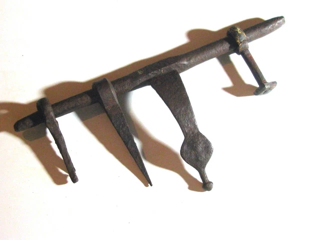 Ancien Verrou De Porte En Fer Forgé Avec Poignée Et Targette – Ferrure Ancienne – Occasion