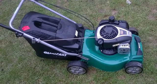 Qualcast 41cm self propelled discount petrol mower manual