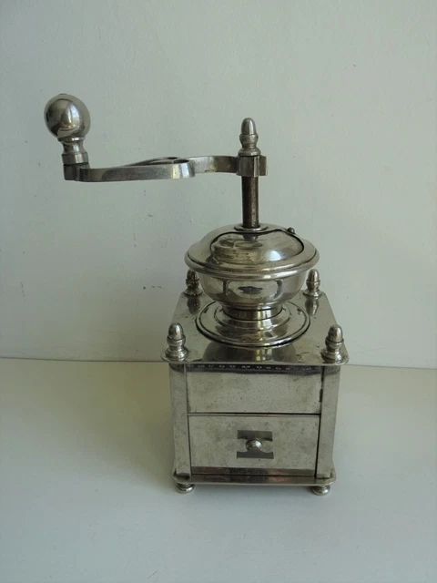 Antiguo Molino de Café Moulin A Coffee Molinillo Latón Niquelado Alrededor 1900