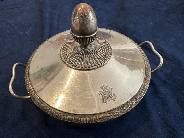 Plat avec couvercle argente d'occasion - Arts de la table