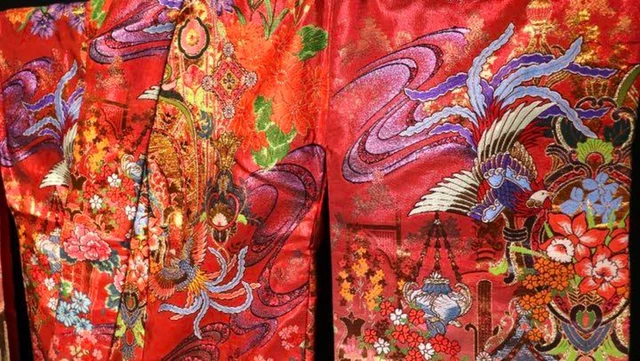 Japanese Kimono Uchikake Luxurious Wedding Pure Silk Phoenix Gold Silver japan 3