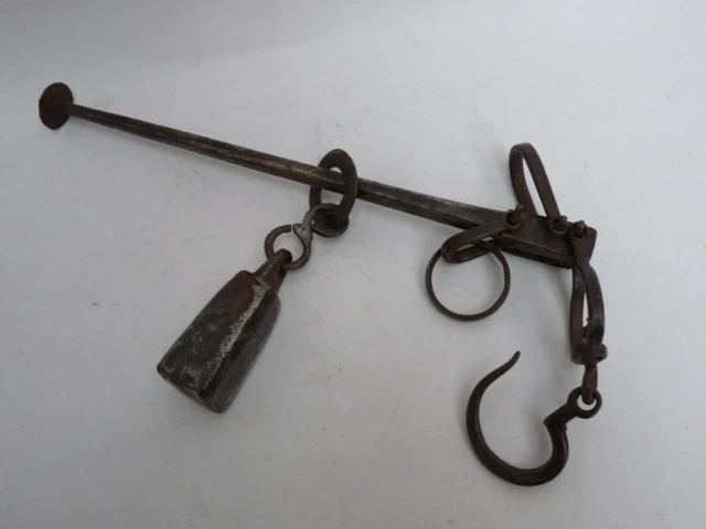 ANCIEN COLLIER DE vache en fer Art populaire 19e fer bien decorer