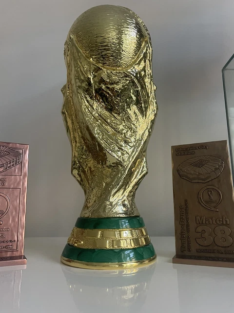 Entièrement en métal, TROPHEE  DE LA COUPE DU MONDE . Equipe de France