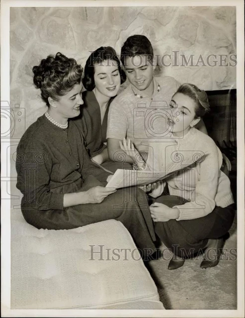 1958 Press Photo Anna Maria Alberghetti, Italian singer & actress, with family.