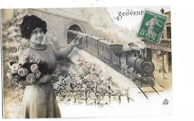 CPA carte postale ancienne  jeune femme accueillant en train en gare souvenir