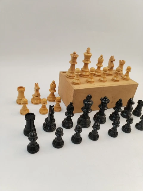 Jeu D'échecs Vintage En Bois Verni Vert - échiquier Royal Complet - Italie