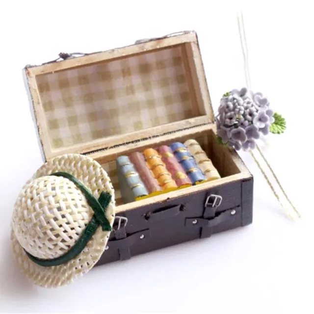 Fashion Retro 1:12 Dollhouse Miniature Leather Wood Suitcase Mini Luggage。RQ