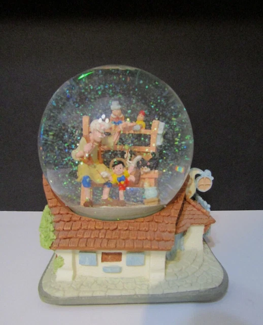 DISNEY PINOCCHIO Snow Globe Music Box WHEN YOU WISH UPON A