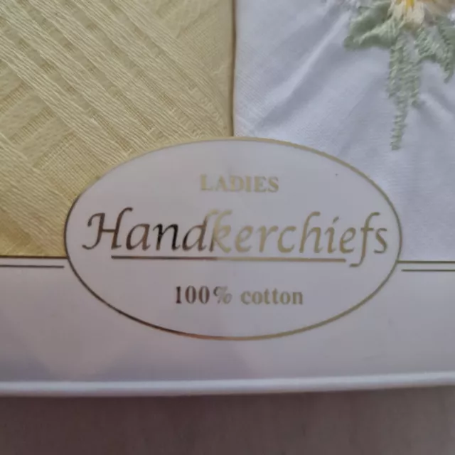 Damen Taschentuch Geschenkset 2 Taschentücher 1 Blumenmuster und 1 gemustert