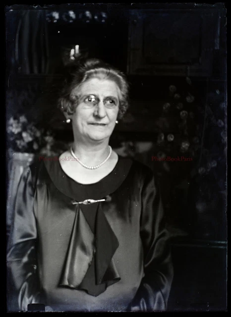 France, Lucienne Laurence, actrice française Vintage silver print. Photo. Roger