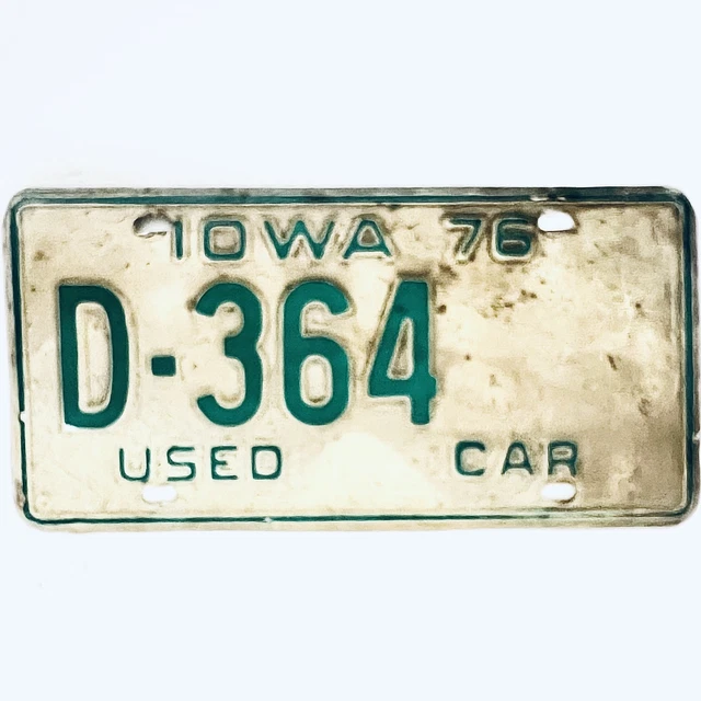 1976 UNITED STATES Iowa Used Car Dealer License Plate D364 15.19