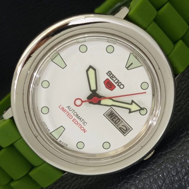 VINTAGE SEIKO 5 AUTOMATIC 7006A JAPAN MENS WHITE COLOR DIAL